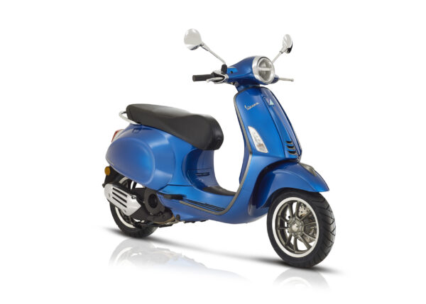 2020_11_Vespa_Primavera_blu_3-4AntDX_bianco-scaled