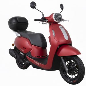 Filly-rood-met-koffer-300x300